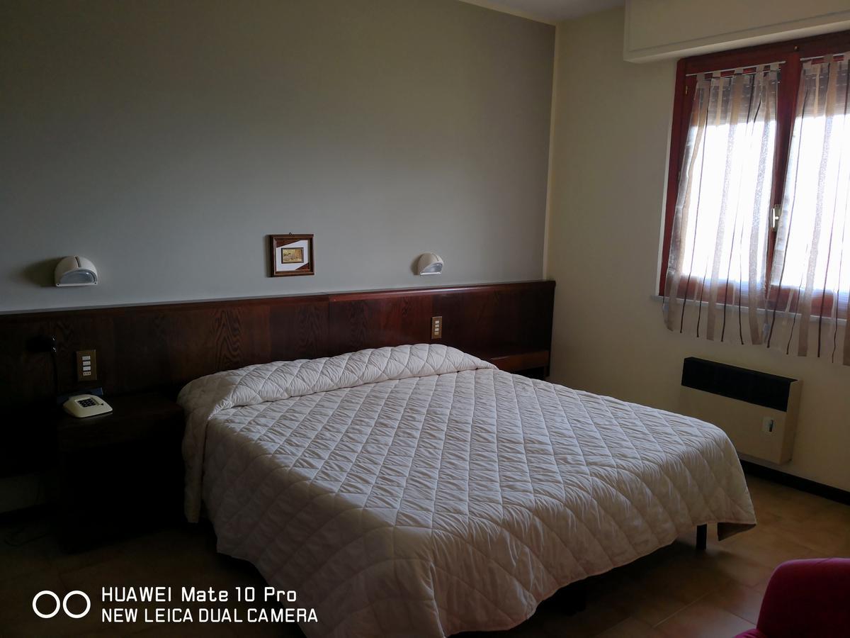 Hotel Firenze Chianciano Terme Bagian luar foto