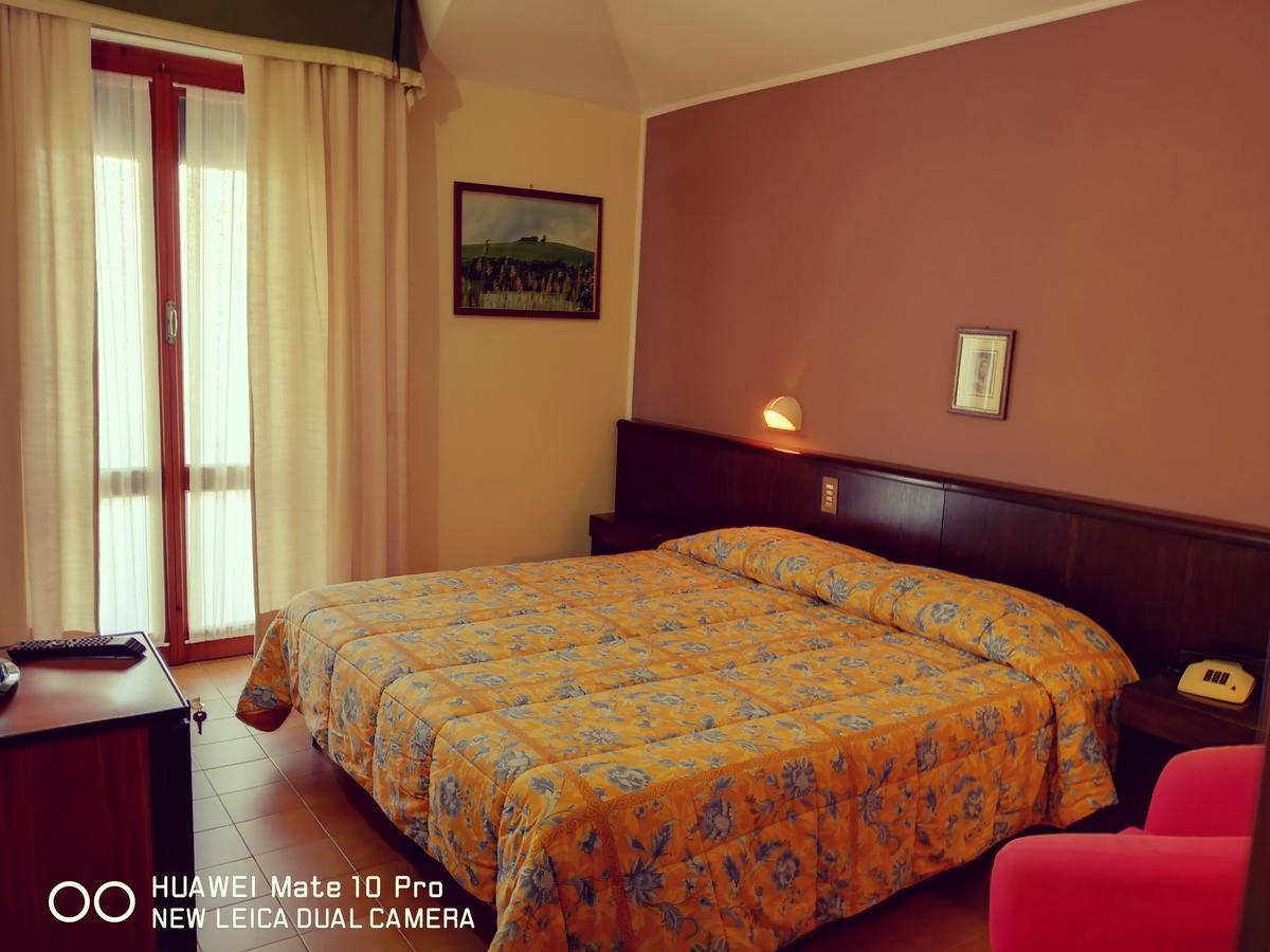 Hotel Firenze Chianciano Terme Bagian luar foto