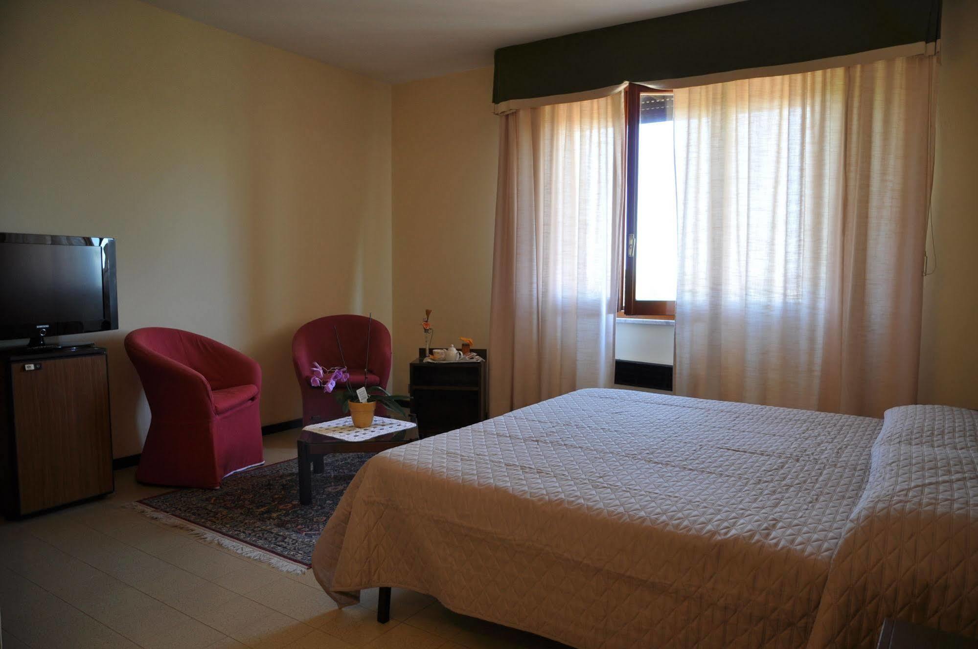 Hotel Firenze Chianciano Terme Bagian luar foto