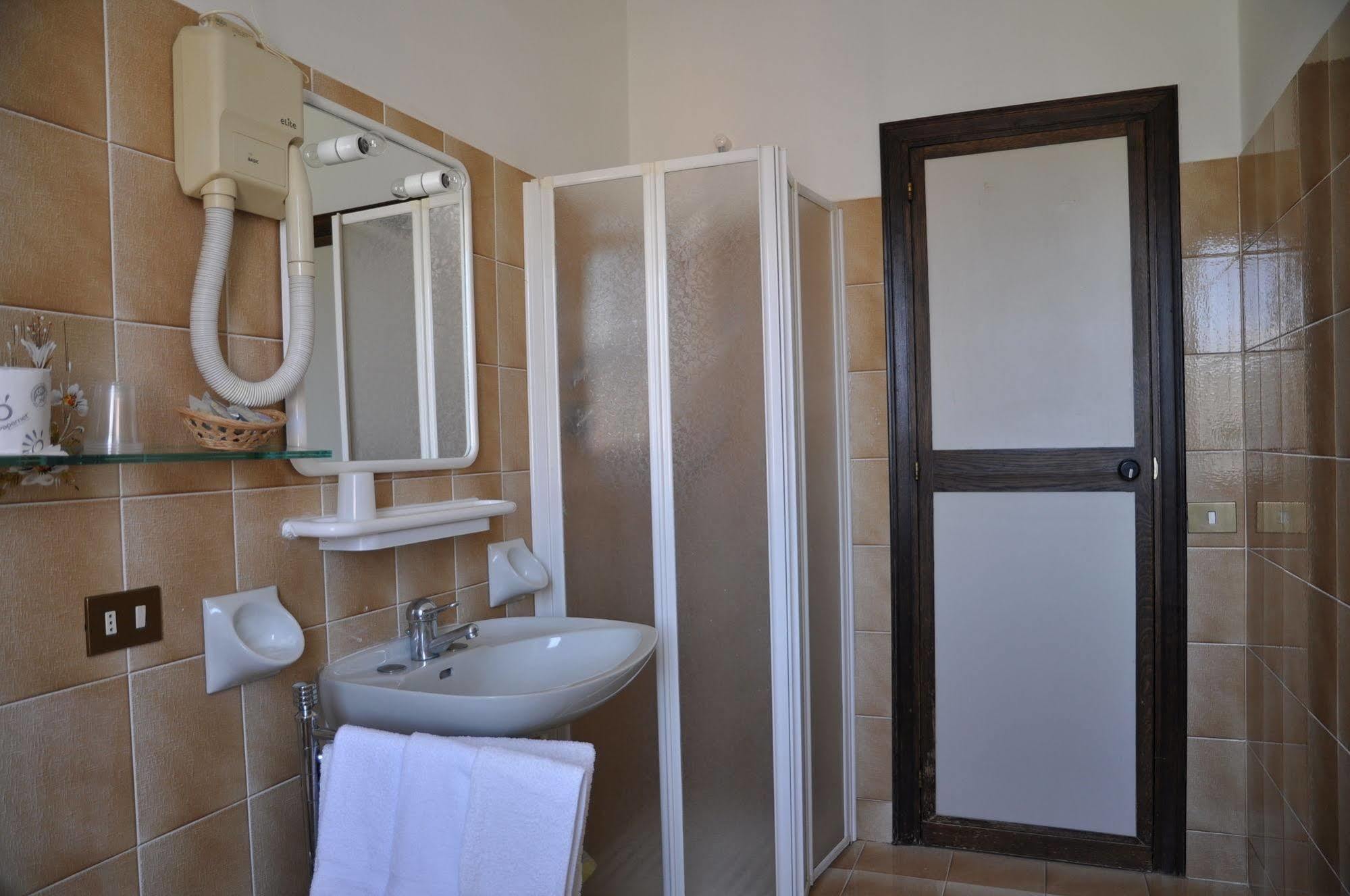 Hotel Firenze Chianciano Terme Bagian luar foto